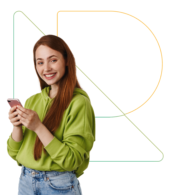Jovem ruiva sorri com o celular na mão, atrás dela o logo da VPR imóveis